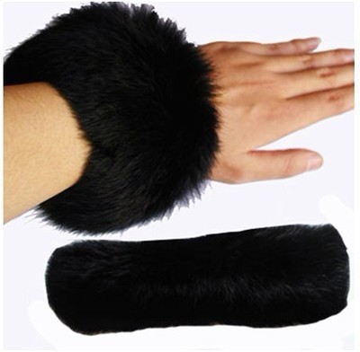 兔毛袖口與獺兔毛領 優雅與溫暖的服裝輔料之選